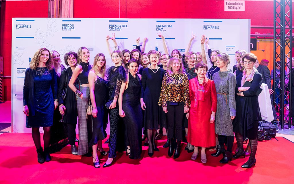 Foto di gruppo con la consigliera federale Simonetta Sommaruga e le donne nominate.