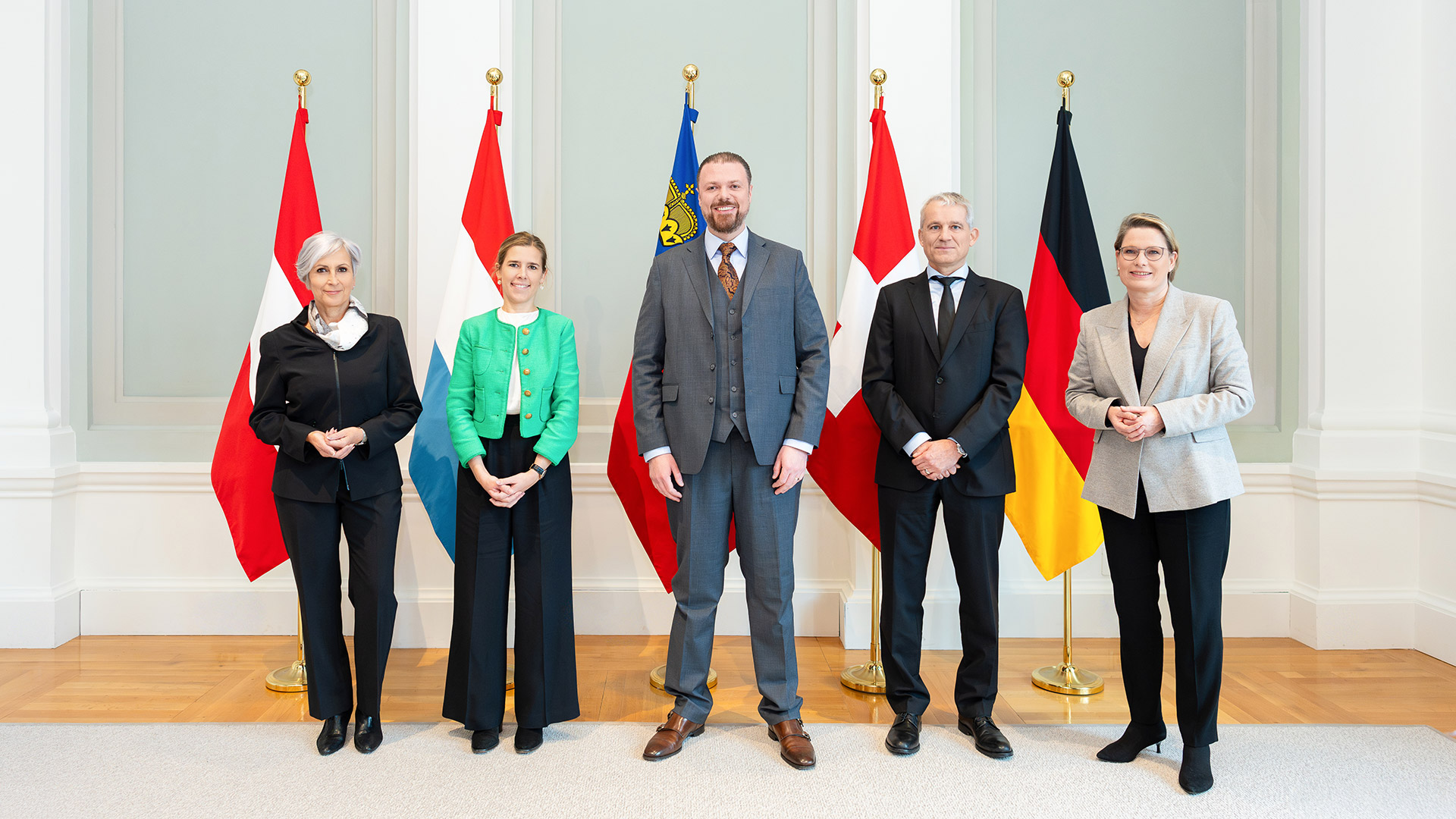Dr. Anna Sporrer (Österreich), Elisabeth Marque (Luxemburg), Dr. Emanuel Schädler (Liechtenstein), Beat Jans (Schweiz), Dr. Stefanie Hubig (Deutschland)