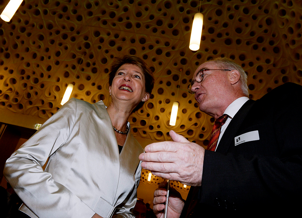 Bundesrätin Simonetta Sommaruga mit Gilbert Kolly, Präsident des Bundesgerichts (Foto: Keystone)