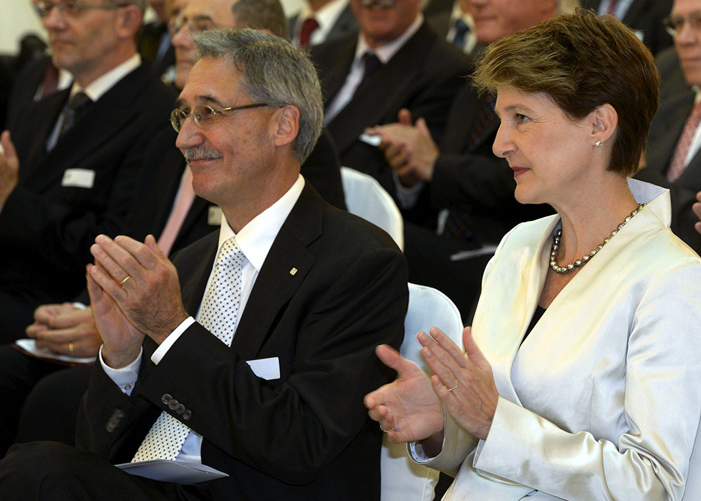 Bundesrätin Simonetta Sommaruga mit Andreas J. Keller, Präsident des Bundesstrafgerichts (Foto: Keystone)