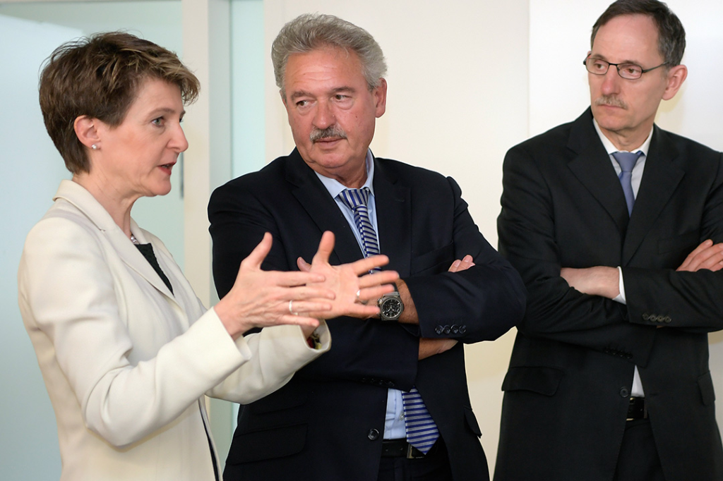 La conseillère fédérale Simonetta Sommaruga, le ministre luxembourgeois Jean Asselborn et le conseiller d’État Mario Fehr