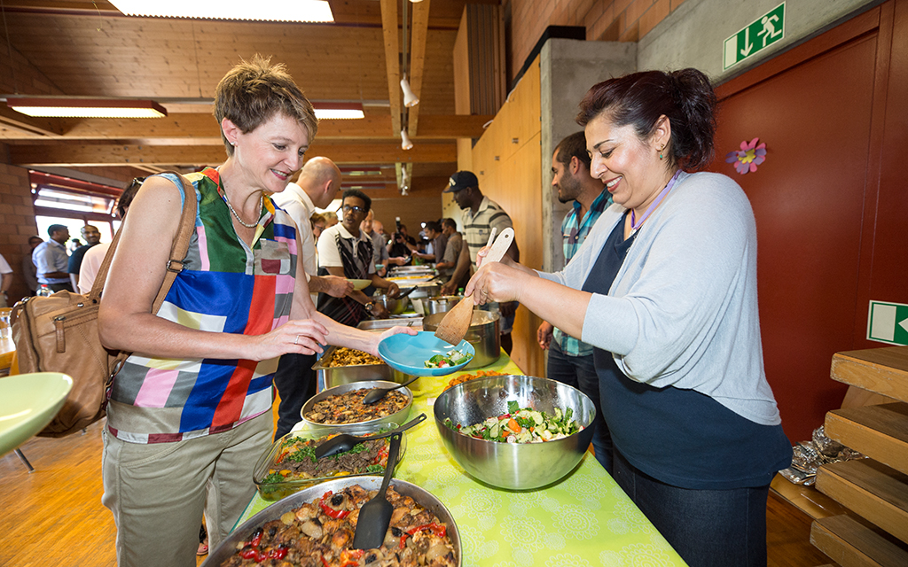 Repas de midi au centre de transit de Riggisberg (photo : CME)