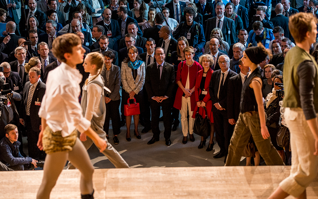 La présidente de la Confédération Simonetta Sommaruga et le président de la République française François Hollande durant leur visite à la Haute école d’art de Zurich (photo : Haute école d’art de Zurich)