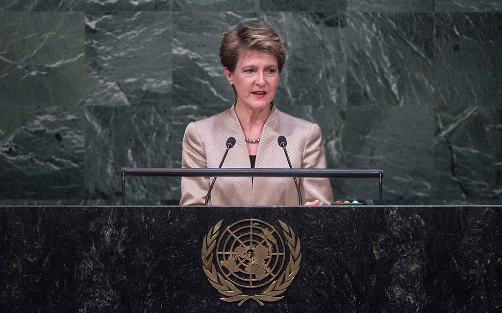 Lors du débat général, la présidente de la Confédération Simonetta Sommaruga aborde les thèmes les plus marquants de l’actualité mondiale ainsi que les priorités de la politique extérieure suisse dans le cadre de l’ONU (photo: UN Photo/Amanda Voisard)